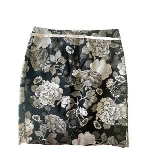 Banana Republic Straight & Pencil Skirt‎ Back Zip Flat Front Gray Floral Size 4
